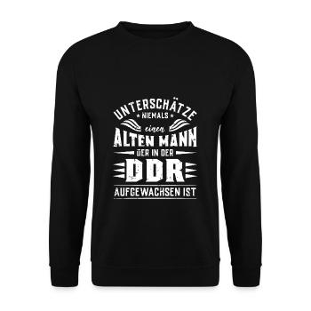 ALTER MANN IN DER DDR AUFGEWACHSEN - Unisex Pullover - Schwarz - Vorne - Alina (178cm) & Michal (187cm)
