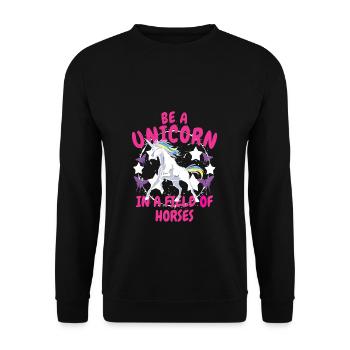 BE A UNICORN IN A FIELD OF HORSES - Unisex Pullover - Schwarz - Vorne - Alina (178cm) & Michal (187cm)