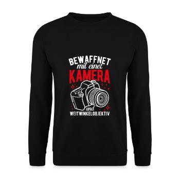 Bewaffnet mit einer KAMERA und WEITWINKELOBJEKTIV - Unisex Pullover - Schwarz - Vorne - Alina (178cm) & Michal (187cm)