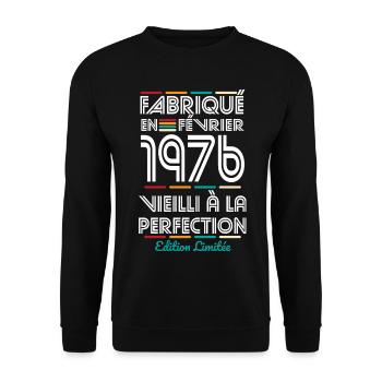 50-jähriges Jubiläum – Hergestellt im Februar 1976 - Unisex Pullover - Schwarz - Vorne - Alina (178cm) & Michal (187cm)