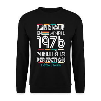 50 Years Anniversary – Hergestellt im April 1976 - Unisex Pullover - Schwarz - Vorne - Alina (178cm) & Michal (187cm)