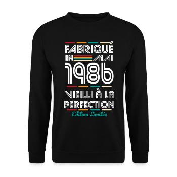40-jähriges Jubiläum – Hergestellt im Mai 1986 - Unisex Pullover - Schwarz - Vorne - Alina (178cm) & Michal (187cm)