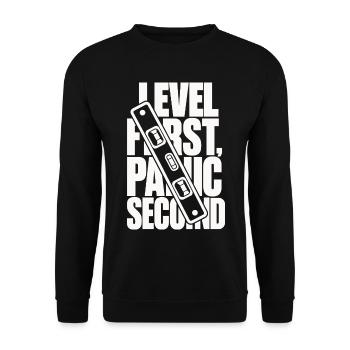 Wasserwaage – Level First, Panic Second - Unisex Pullover - Schwarz - Vorne - Alina (178cm) & Michal (187cm)