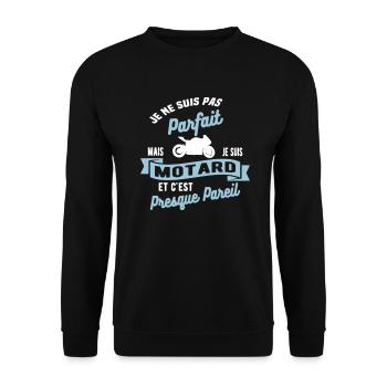 Nicht perfekt, aber Biker - Unisex Pullover - Schwarz - Vorne - Alina (178cm) & Michal (187cm)
