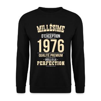 1976 – Außergewöhnlicher Jahrgang – Premiumqualität - Unisex Pullover - Schwarz - Vorne - Alina (178cm) & Michal (187cm)