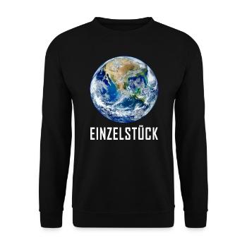 Planet Erde Einzelstück Klimaschutz T-Shirt - Unisex Pullover - Schwarz - Vorne - Alina (178cm) & Michal (187cm)