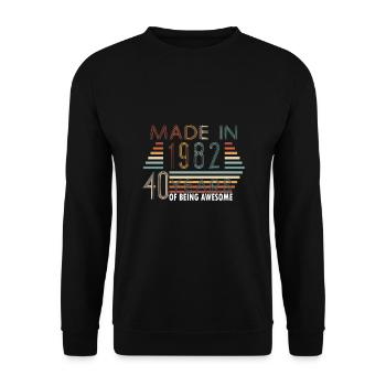 1982 geboren Jahrgang Geschenkidee bday - Unisex Pullover - Schwarz - Vorne - Alina (178cm) & Michal (187cm)