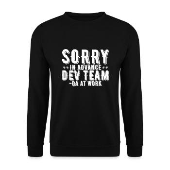QA Tester - Sorry In Advance Dev Team - Unisex Pullover - Schwarz - Vorne - Alina (178cm) & Michal (187cm)