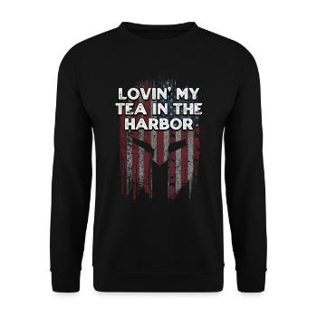 Lovin My Tea in the Harbor American 4. Juli - Unisex Pullover - Schwarz - Vorne - Alina (178cm) & Michal (187cm)