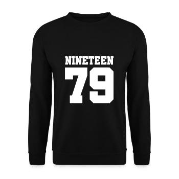 Geburtstag Jahreszahl Nineteen Geschenk 1979 79 - Unisex Pullover - Schwarz - Vorne - Alina (178cm) & Michal (187cm)