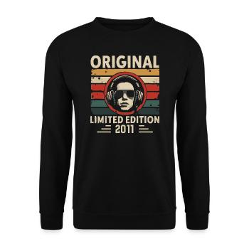 Original 2011 Retro Anniversary 2011 Vintage 2011 - Unisex Sweatshirt - black - Front - Alina (178cm) & Michal (187cm)