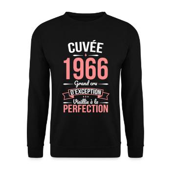 1966 – Aged to perfection - Unisex Sweatshirt - black - Front - Alina (178cm) & Michal (187cm)