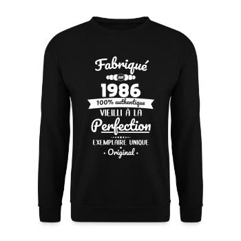 Made in 1986 – Aged to perfection - Unisex Sweatshirt - black - Front - Alina (178cm) & Michal (187cm)