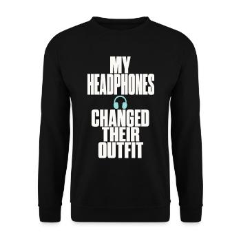 Kopfhörer – Changed Their Outfit - Unisex Pullover - Schwarz - Vorne - Alina (178cm) & Michal (187cm)