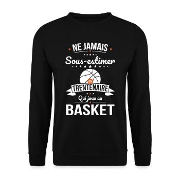 Sous-estimer un trentenaire qui joue au basket - Sweat-shirt Unisexe - noir - Devant - Alina (178cm) & Michal (187cm)