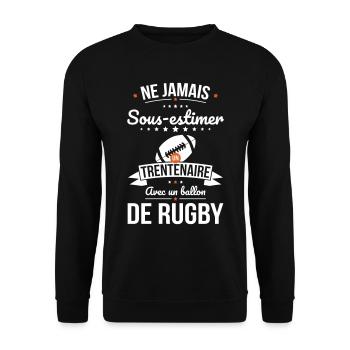 Sous-estimer un trentenaire avec ballon de rugby - Sweat-shirt Unisexe - noir - Devant - Alina (178cm) & Michal (187cm)
