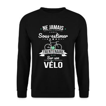 Sous-estimer un trentenaire sur son vélo - Sweat-shirt Unisexe - noir - Devant - Alina (178cm) & Michal (187cm)