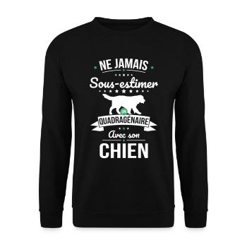 Sous-estimer un quadragénaire avec son chien - Sweat-shirt Unisexe - noir - Devant - Alina (178cm) & Michal (187cm)
