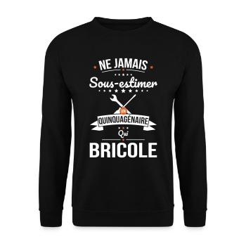Sous-estimer un quinquagénaire qui bricole - Sweat-shirt Unisexe - noir - Devant - Alina (178cm) & Michal (187cm)