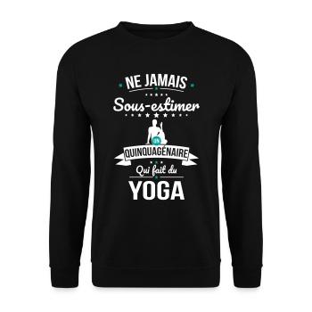 Sous-estimer un quinquagénaire qui fait du yoga - Sweat-shirt Unisexe - noir - Devant - Alina (178cm) & Michal (187cm)