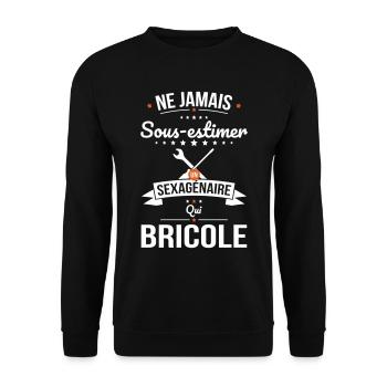 Sous-estimer un sexagénaire qui bricole - Sweat-shirt Unisexe - noir - Devant - Alina (178cm) & Michal (187cm)