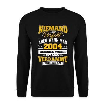 2004 Geburtsjahr Geburtstag Geburt geboren - Unisex Pullover - Schwarz - Vorne - Alina (178cm) & Michal (187cm)