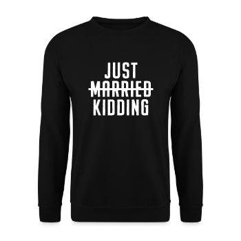 Single & Single Just Married Just Kidding Gift - Unisex Sweatshirt - black - Front - Alina (178cm) & Michal (187cm)