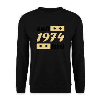 seit 1974 dabei / Jahrgang 1974 / 74 - Unisex Pullover - Schwarz - Vorne - Alina (178cm) & Michal (187cm)