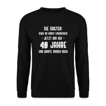 40. Geburtstag - Unisex Pullover - Schwarz - Vorne - Alina (178cm) & Michal (187cm)