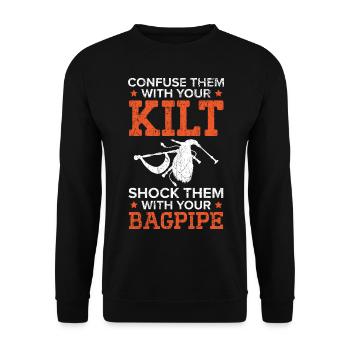 Verwirre sie mit Kilt Schocke sie mit Dudelsack - Unisex Pullover - Schwarz - Vorne - Alina (178cm) & Michal (187cm)