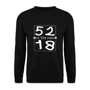 52 is the new 18 Kinderschrift - Unisex Pullover - Schwarz - Vorne - Alina (178cm) & Michal (187cm)