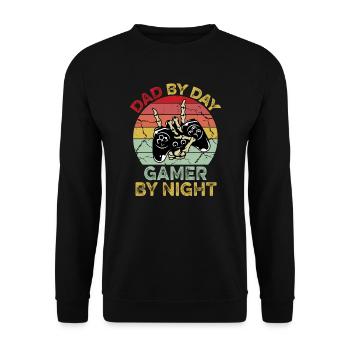 Papa bei Tag Spieler bei Nacht - Unisex Pullover - Schwarz - Vorne - Alina (178cm) & Michal (187cm)