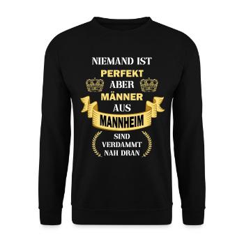 Mannheim Deutschland Stadt Männer Perfekt Spruch - Unisex Pullover - Schwarz - Vorne - Alina (178cm) & Michal (187cm)