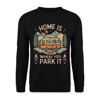 Zuhause ist da, wo man es parkt - Unisex Pullover - Schwarz - Vorne - Alina (178cm) & Michal (187cm)