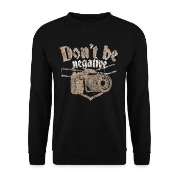 Fotograf - Unisex Pullover - Schwarz - Vorne - Alina (178cm) & Michal (187cm)