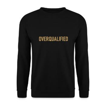 Overqualified - Slogan - Logo - Überqualifiziert - Unisex Pullover - Schwarz - Vorne - Alina (178cm) & Michal (187cm)