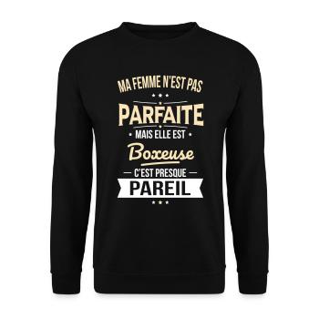 Ma femme n'est pas parfaite mais elle est boxeuse - Sweat-shirt Unisexe - noir - Devant - Alina (178cm) & Michal (187cm)