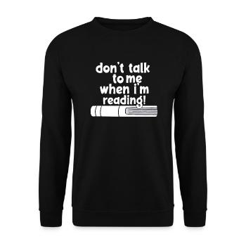 don't talk to me when i'm reading - Unisex Pullover - Schwarz - Vorne - Alina (178cm) & Michal (187cm)