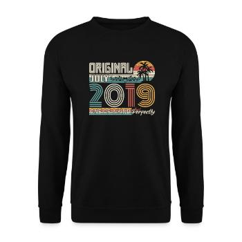 Juli 2019 Geburtstag Juli 2019 Geschenk - Unisex Pullover - Schwarz - Vorne - Alina (178cm) & Michal (187cm)