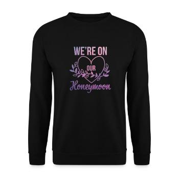 We`re on our Honeymoon Geschenk - Unisex Pullover - Schwarz - Vorne - Alina (178cm) & Michal (187cm)