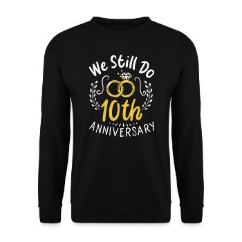10 Jahre verheiratet Wir machen immer noch 10th Anniversary Geschenk - Unisex Pullover - Schwarz - Vorne - Alina (178cm) & Michal (187cm)