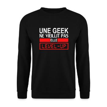 une geek ne vieillit pas elle level up - Sweat-shirt Unisexe - noir - Devant - Alina (178cm) & Michal (187cm)
