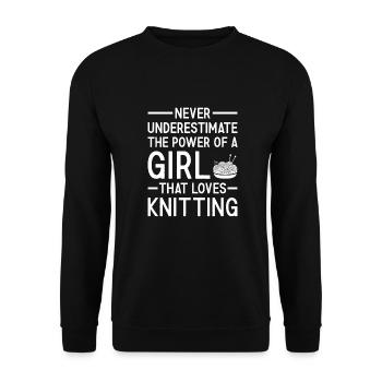 Knitter Never Underestimate The Power Of A Girl - Unisex Pullover - Schwarz - Vorne - Alina (178cm) & Michal (187cm)