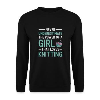 Knitter Never Underestimate The Power Of A Girl - Unisex Pullover - Schwarz - Vorne - Alina (178cm) & Michal (187cm)