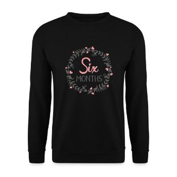 SIX MONTHS MILESTONES HEART - Unisex Pullover - Schwarz - Vorne - Alina (178cm) & Michal (187cm)