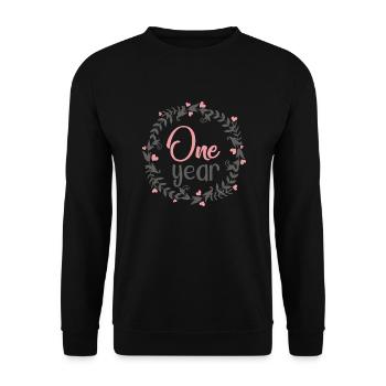 ONE YEAR MILESTONES HEART - Unisex Pullover - Schwarz - Vorne - Alina (178cm) & Michal (187cm)