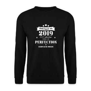 fabriqué en 2019 - Sweat-shirt Unisexe - noir - Devant - Alina (178cm) & Michal (187cm)