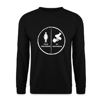 Your Girlfriend - Unisex Pullover - Schwarz - Vorne - Alina (178cm) & Michal (187cm)