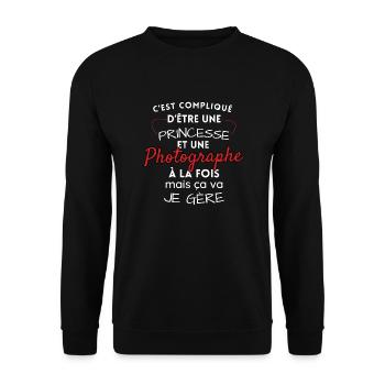 Prinzessin und Fotografin, ich schaffe es! - Unisex Pullover - Schwarz - Vorne - Alina (178cm) & Michal (187cm)