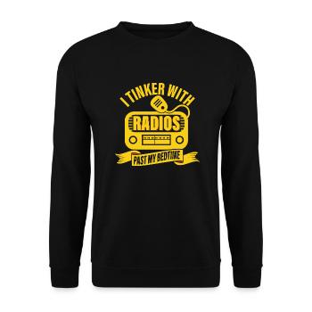 Je bricole avec des radios devant ma radio amateur au coucher - Sweat-shirt Unisexe - noir - Devant - Alina (178cm) & Michal (187cm)